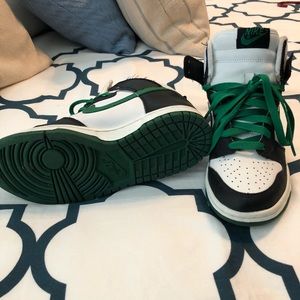 Nike Dunks size 5Y (women’s 6.5)